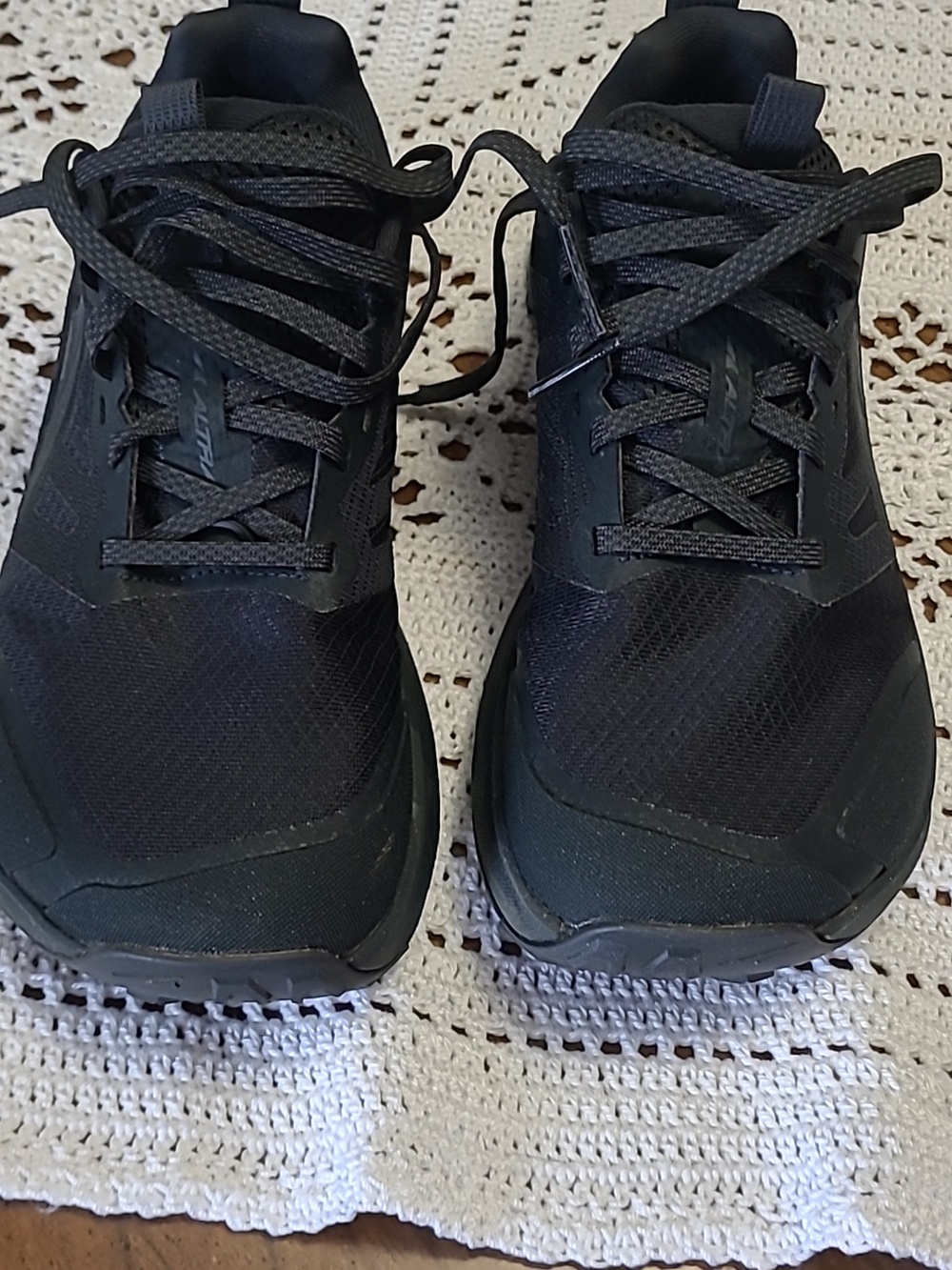 Altra Black Women's Running Shoe  Lone Peak 9